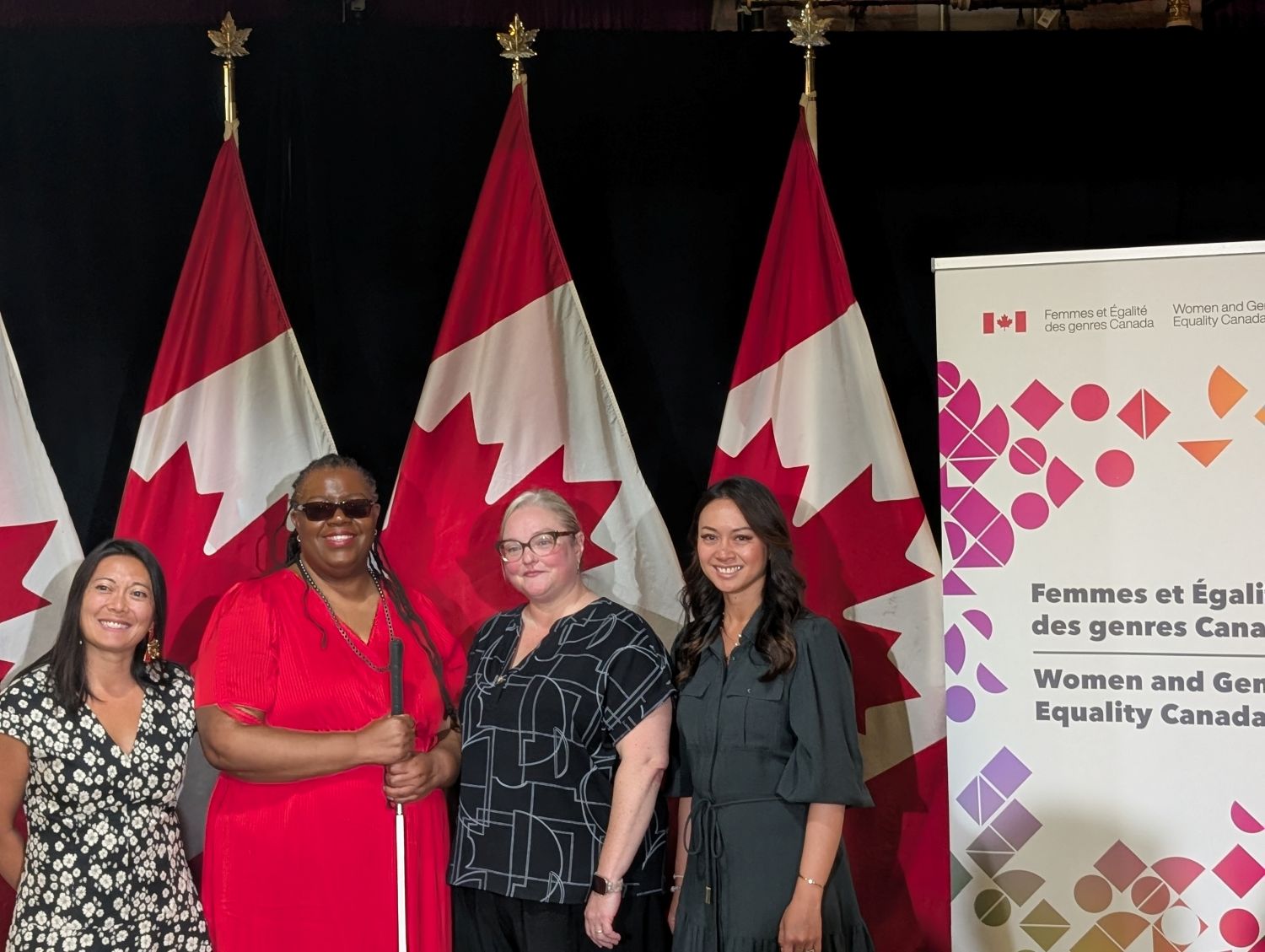 Sur la photo (de gauche à droite) : Chi Nguyen, députée de Spadina – Harbourfront ; Ingrid Palmer et Melissa Egan de Réalise; l'honorable Rechie Valdez, ministre canadienne des Femmes et de l'Égalité des genres.